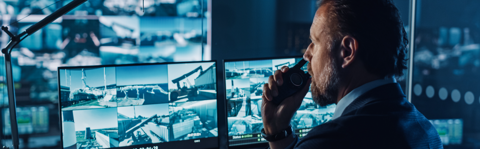 Central de monitoreo de Seguridad Inteligente operando cámaras de vigilancia 24/7